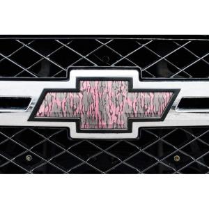 Mossy Oak Graphics – 14010-BZ Universal [Pattern] Auto Emblem Skin – Easy to Install Vinyl Wrap – Fits Any Auto Emblem On Trucks, Cars, Or SUVs(Bottomland Pink)